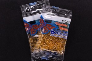 Бисер чешский Preciosa, цв.11020 янтарный, 10/0, круглый прозрачный радужный, 5 гр