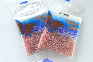 Бисер чешский Preciosa, цв.37389 персиковый, 10/0, круглый непрозрачный жемчуг радужный, 5 г