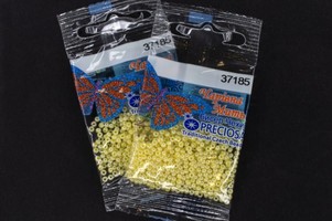 Бисер чешский Preciosa, цв.37185 желтый, 10/0, круглый непрозрачный жемчуг радужный, 5 г