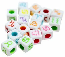 Бусины пластик фигурные кубик- знаки зодиака 7х7 мм, черный-цветной